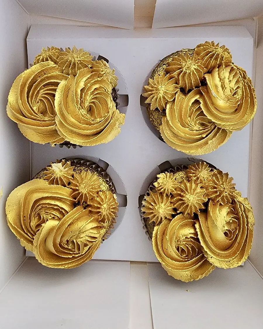 Gold metallic rosette cupcakes